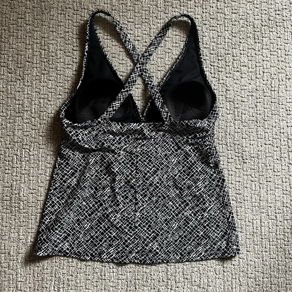 Jaclyn Smith Women's Black And White Size 12 Tankini Swim Top‎ Padded Bra Area
